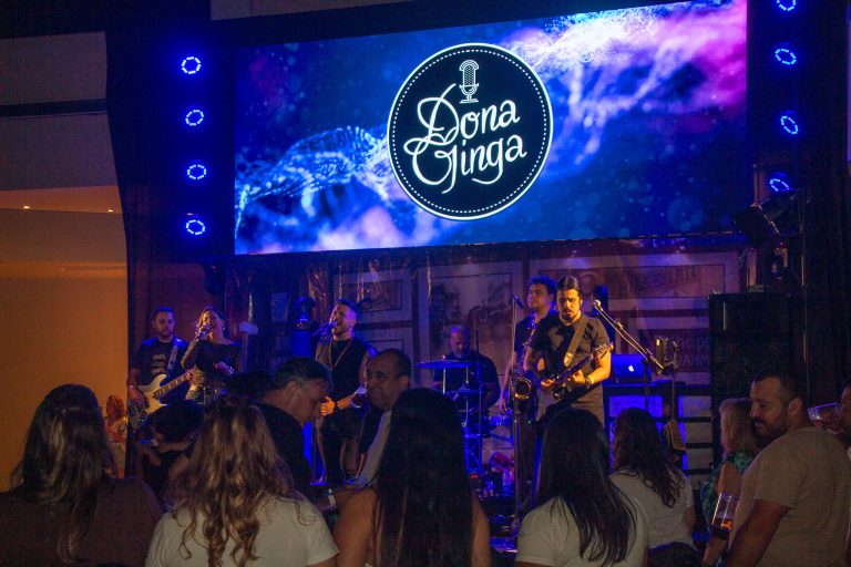 Happy Hour IEC anima a noite com a banda Dona Ginga