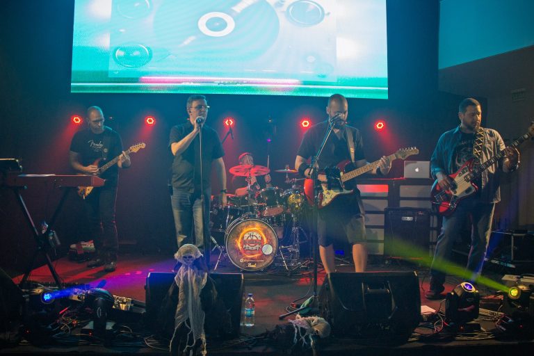 Halloween do Itatiba EC: Circo do Terror agitou a sede com rock e fantasias